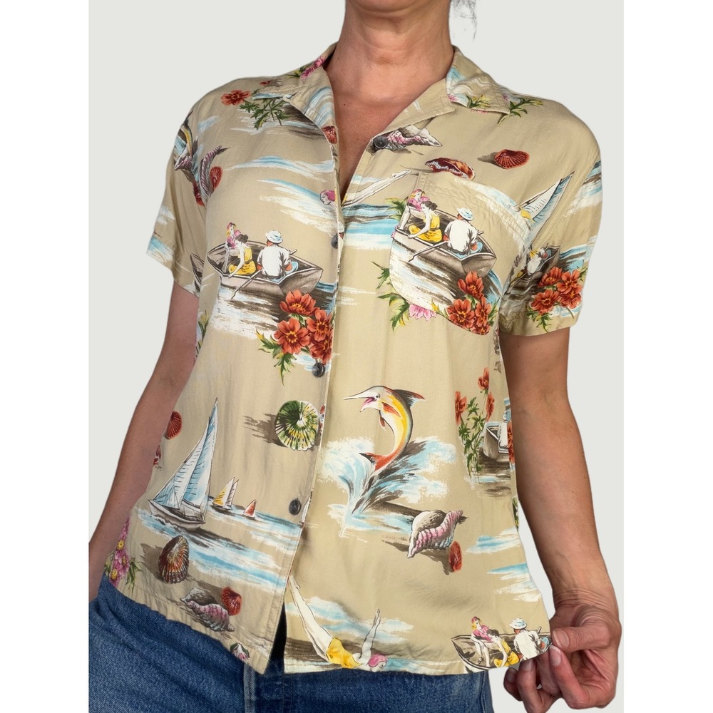 Liz Claiborne Lizwear Nautical Seashell Print Short Sleeve Button Up Shirt Tan S